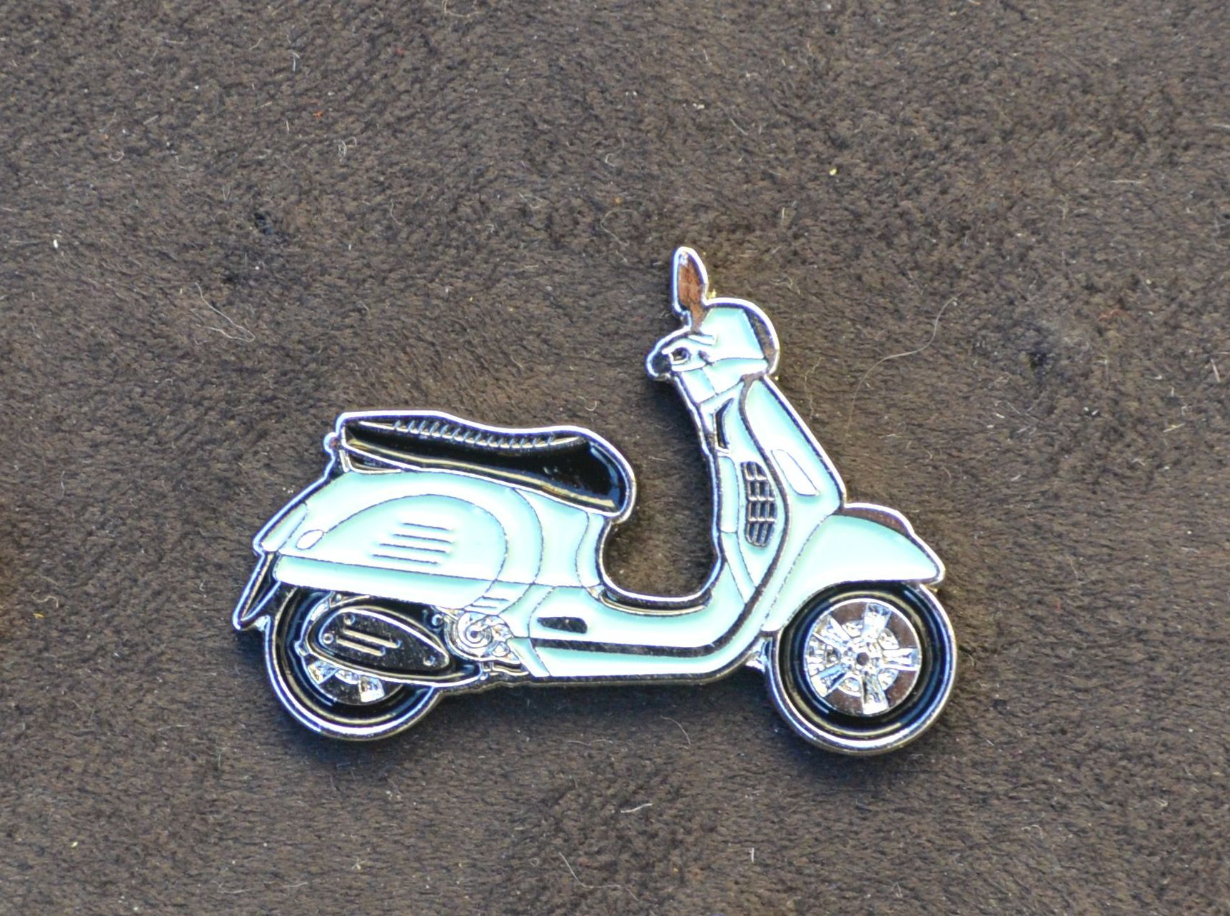 Vespa GTS Scooter Pin  Mint Grün