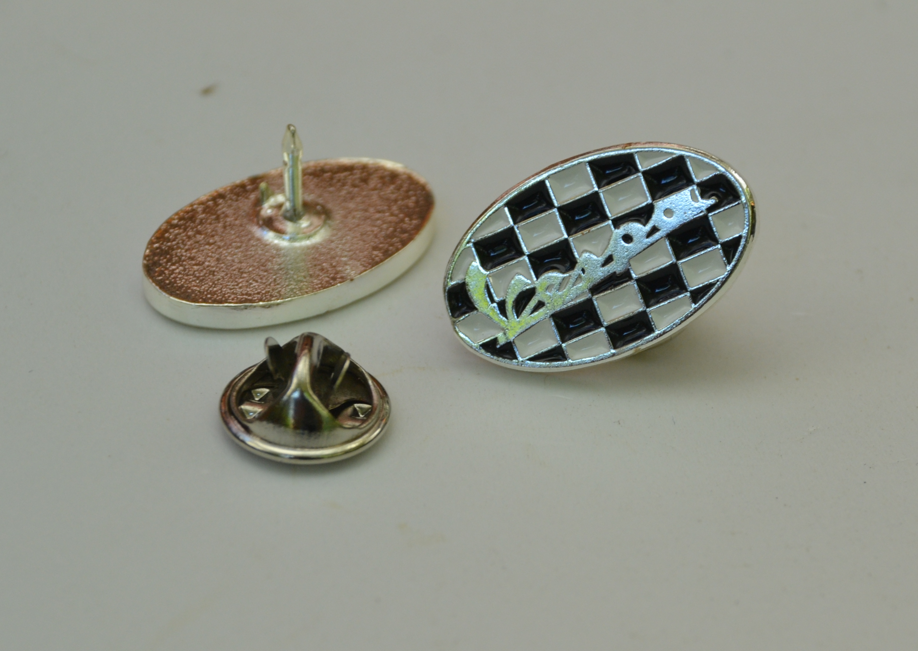 Vespa Classic Pin Oval Karo Schwarz/Weiss