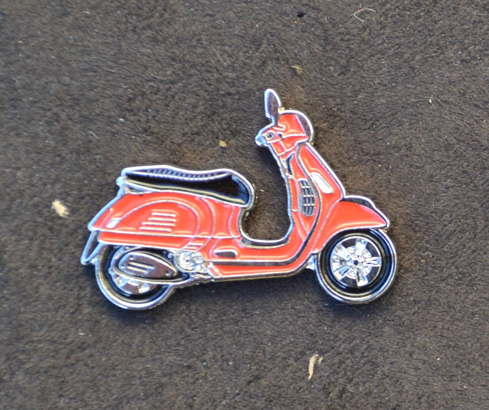 Vespa GTS Scooter Pin  ROT
