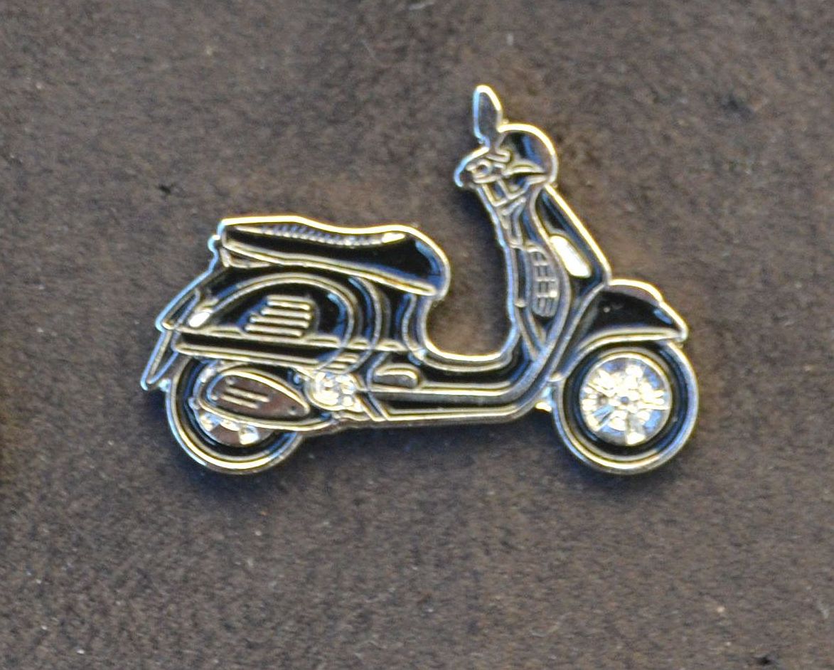Vespa GTS Scooter Pin  Schwarz Vespa GTS Scooter Pin  Schwarz