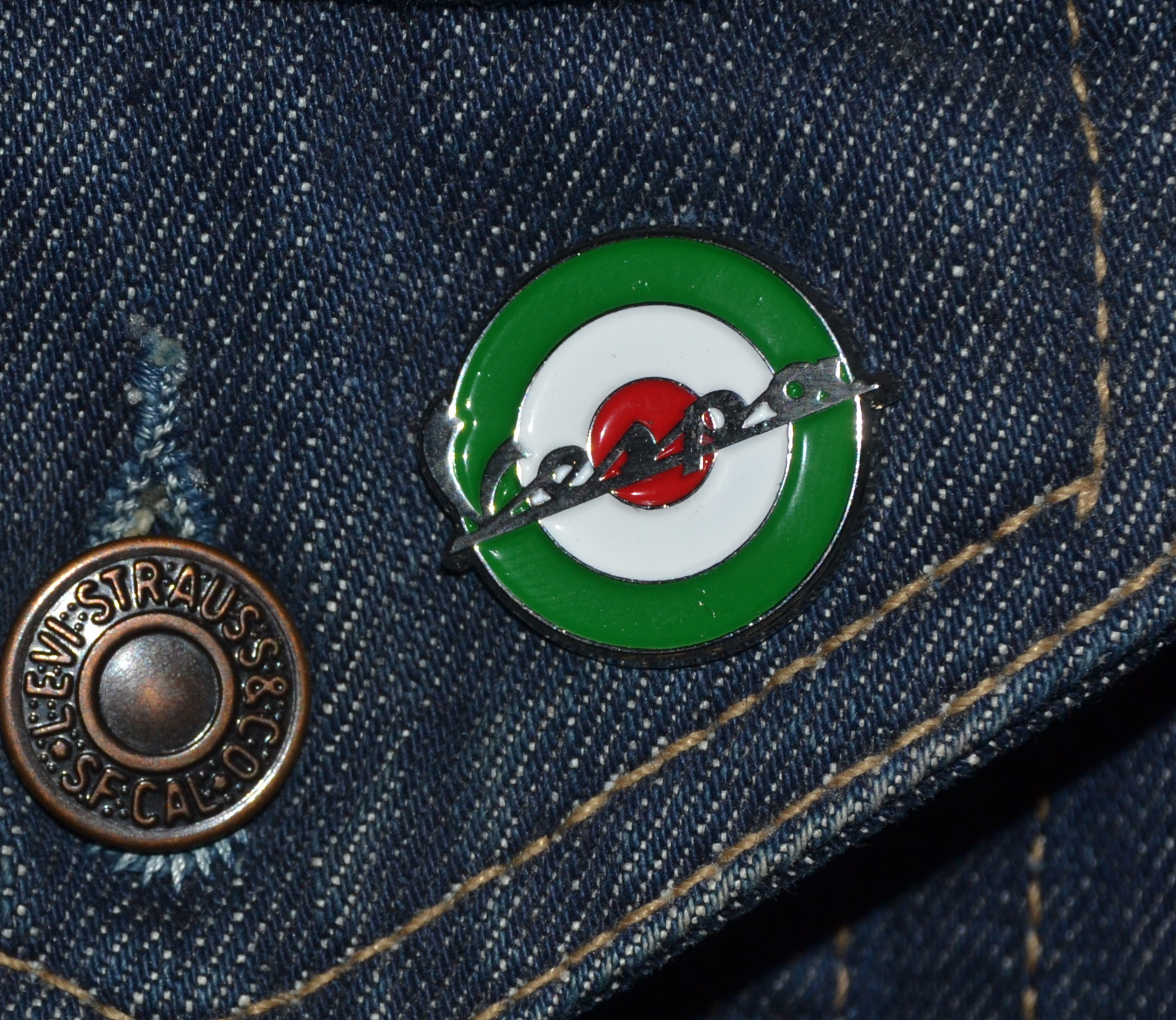 Vespa Target/Roundel Pin Italia