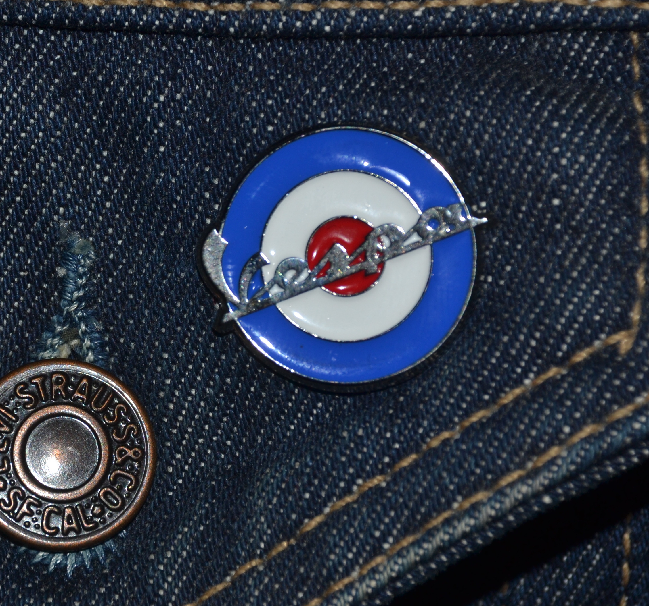 Vespa Target/Roundel Pin England RAF